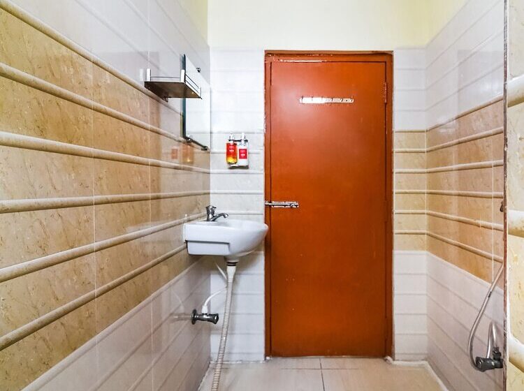 בית מלון כפרי Capital O 29342 Blu Resorts