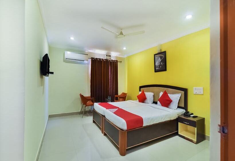 בית מלון כפרי Capital O 29342 Blu Resorts