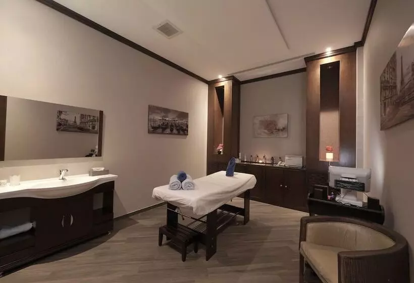 هتل Swiss In Park Tabuk