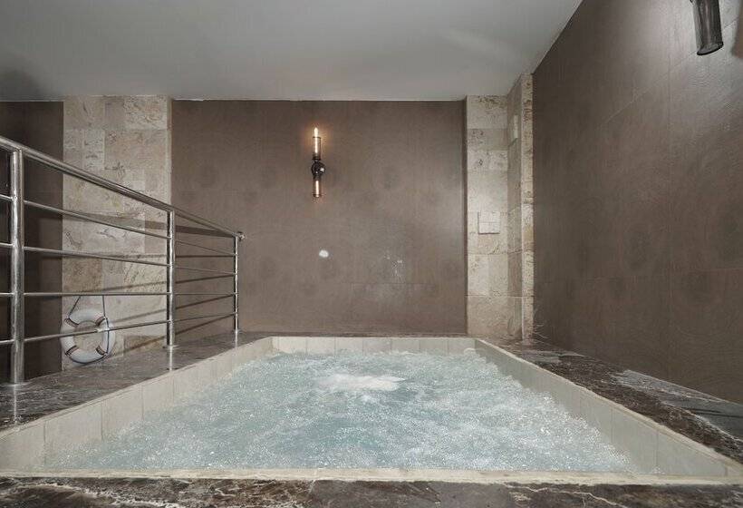 هتل Swiss In Park Tabuk