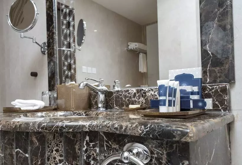 هتل Swiss In Park Tabuk