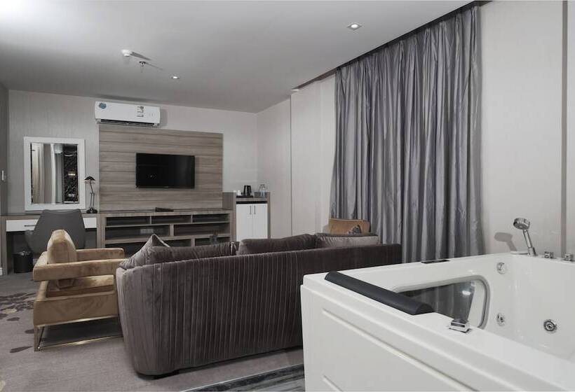 هتل Swiss In Park Tabuk