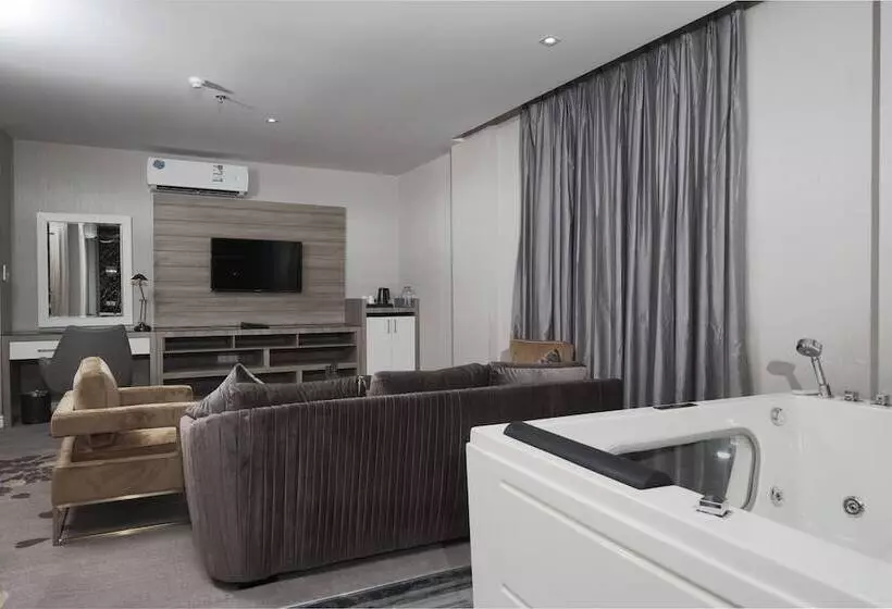 هتل Swiss In Park Tabuk