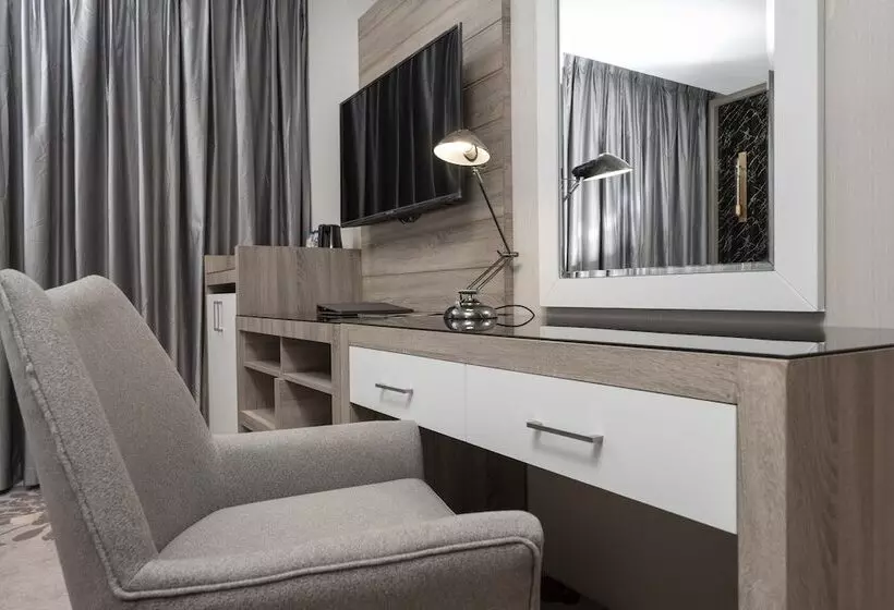 هتل Swiss In Park Tabuk