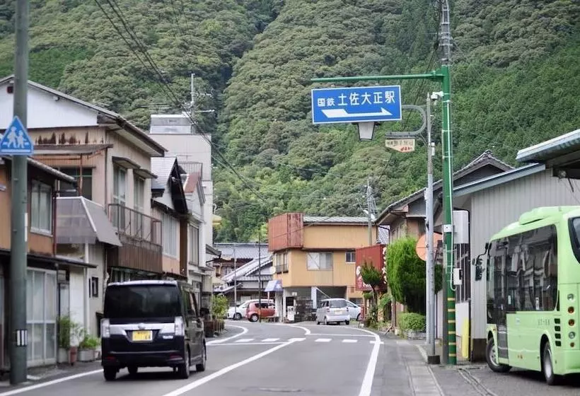 ユースホステル Ekimaehousesamaru