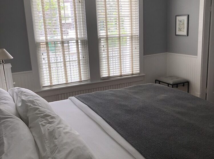 צימר Crocker Inn