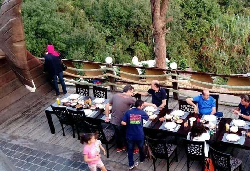 تختخواب و صبحانه Pinewood