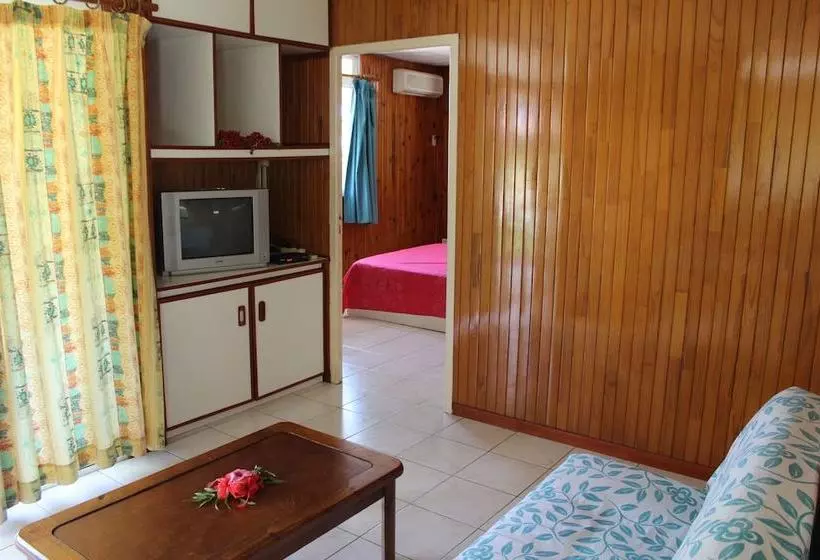 Fare Edith  Near Painapo Beach