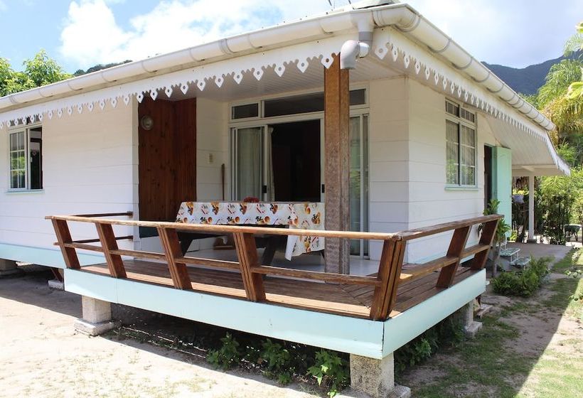 Fare Edith  Near Painapo Beach