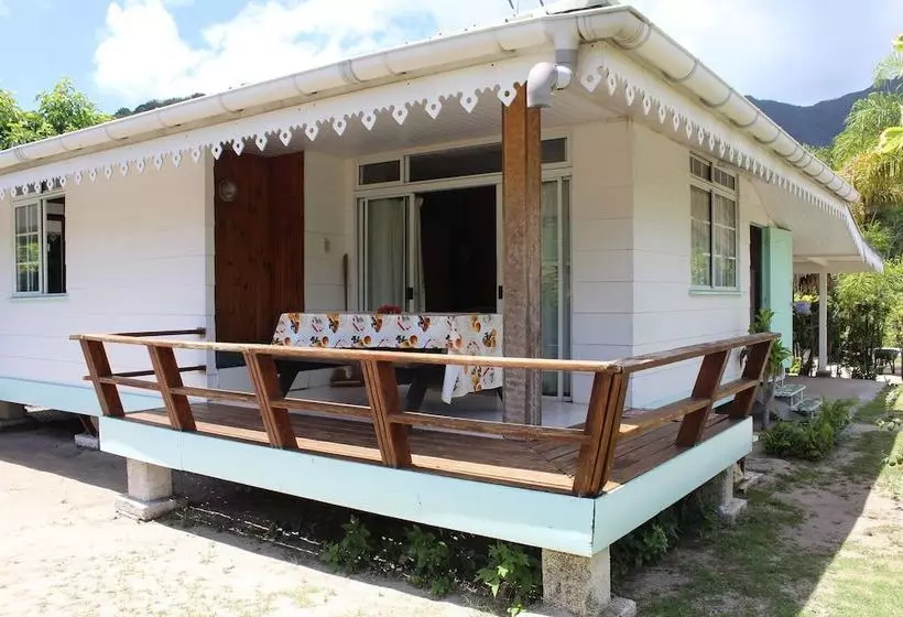 Fare Edith  Near Painapo Beach