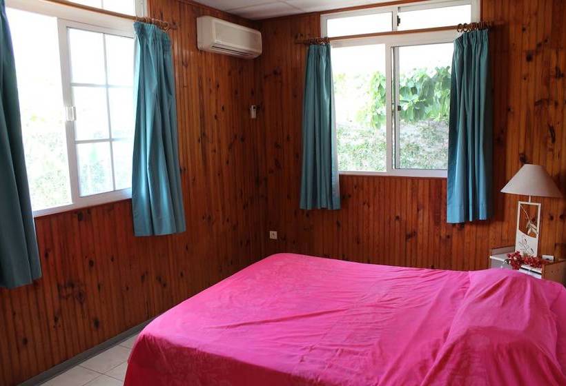 Fare Edith  Near Painapo Beach