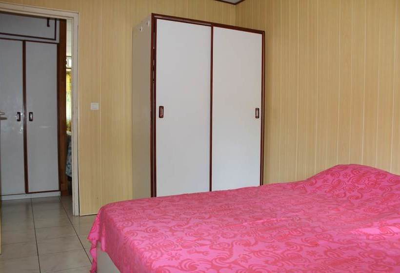 Fare Edith  Near Painapo Beach