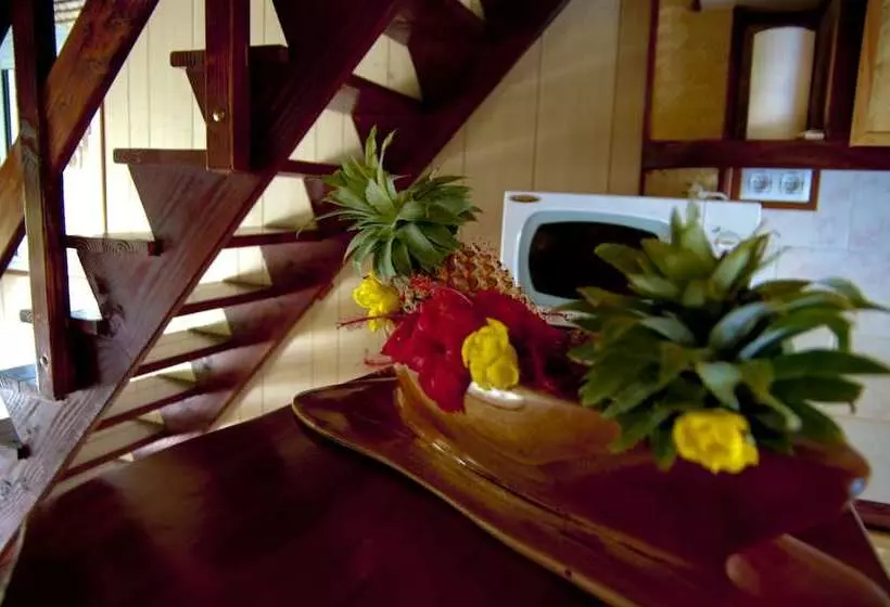 Fare Edith  Near Painapo Beach