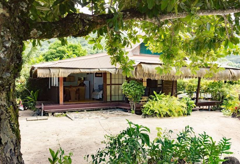 Fare Edith  Near Painapo Beach