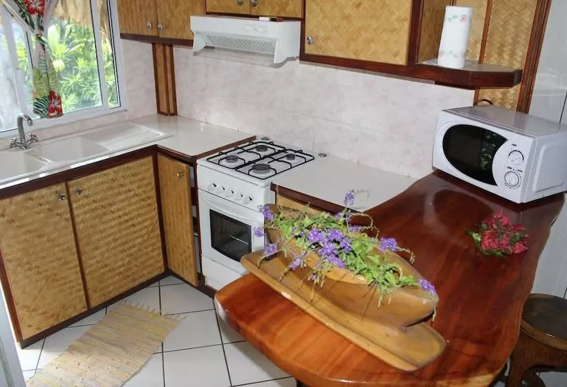 Fare Edith  Near Painapo Beach