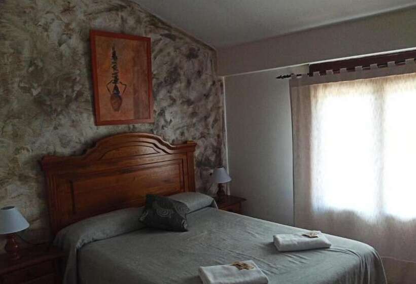 فندق Restaurante Torres De Albarracín