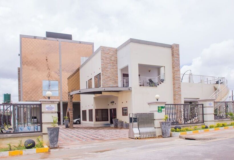 هتل The Crest Lodge