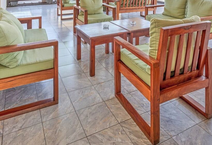 هتل The Crest Lodge