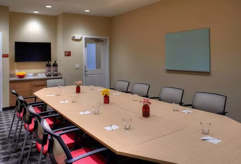 Hotelli Towneplace Suites By Marriott Cleveland Solon