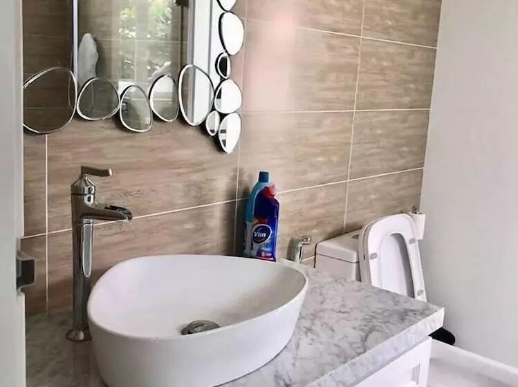 پانسیون Seabreeze Villa Nha Trang