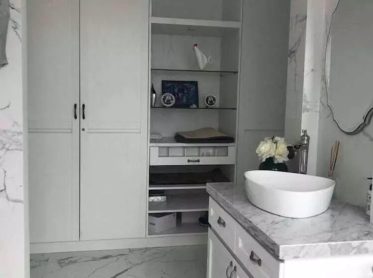 پانسیون Seabreeze Villa Nha Trang