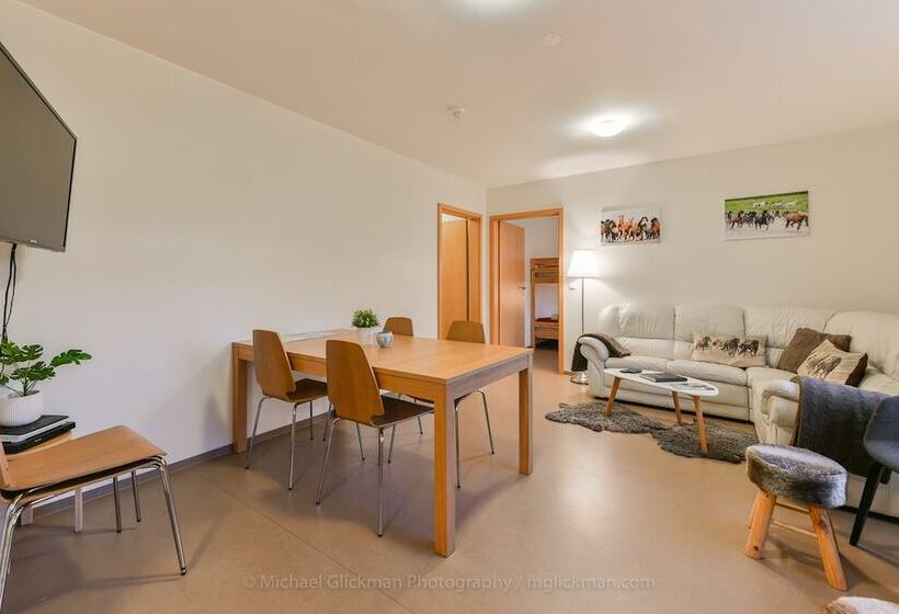 پانسیون Syðra Skörðugil Guesthouse