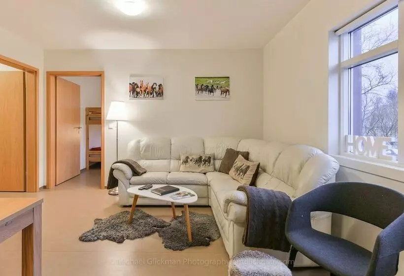 پانسیون Syðra Skörðugil Guesthouse