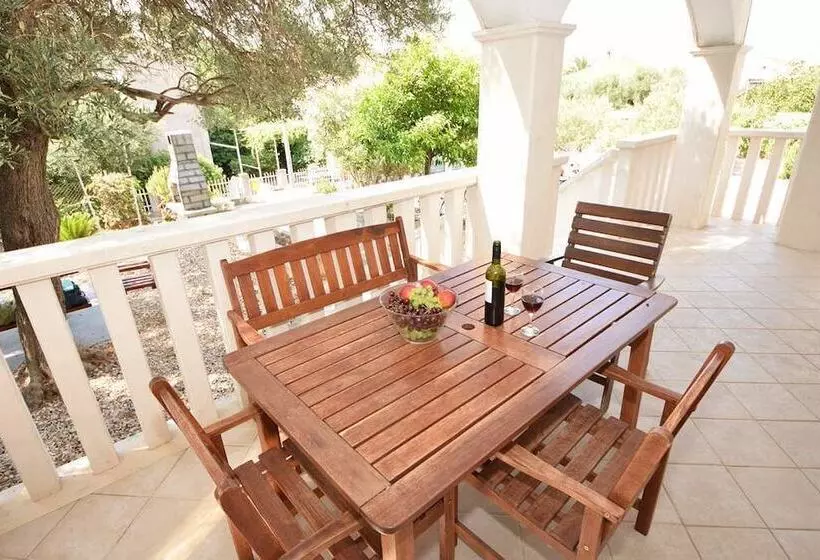 Apartmani Costa Rica Orebić