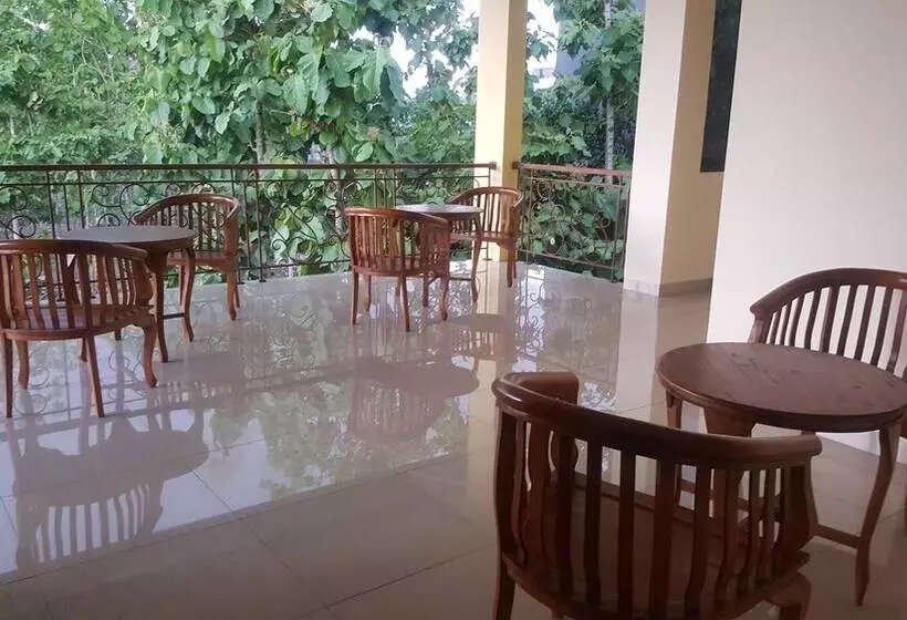 Majatalo Family Home Ratmono Jih