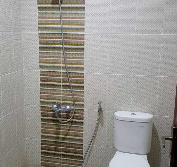 بنسيون Family Home Ratmono Jih