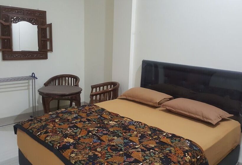 بنسيون Family Home Ratmono Jih