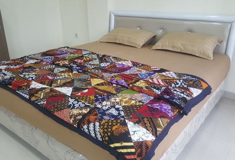 بنسيون Family Home Ratmono Jih