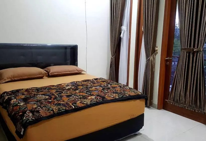 Majatalo Family Home Ratmono Jih