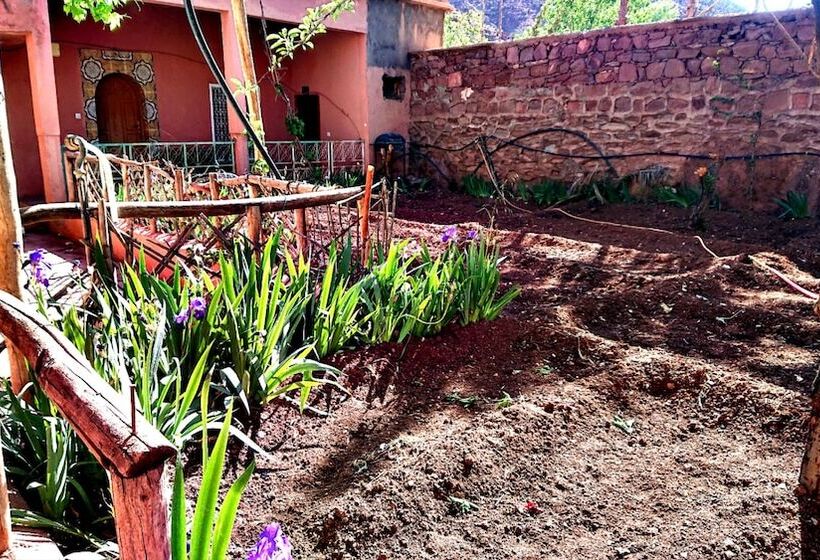 פנסיון Tighza Village