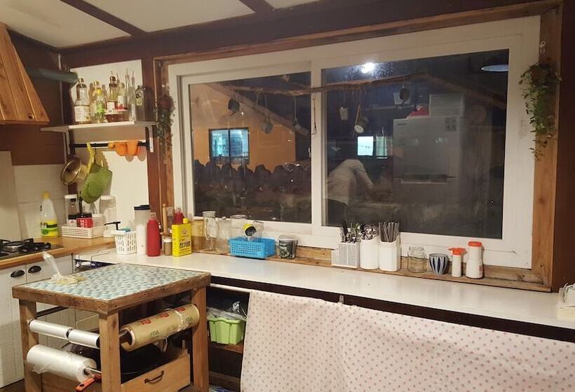 Lemon Tree Guesthouse 1 Hostel