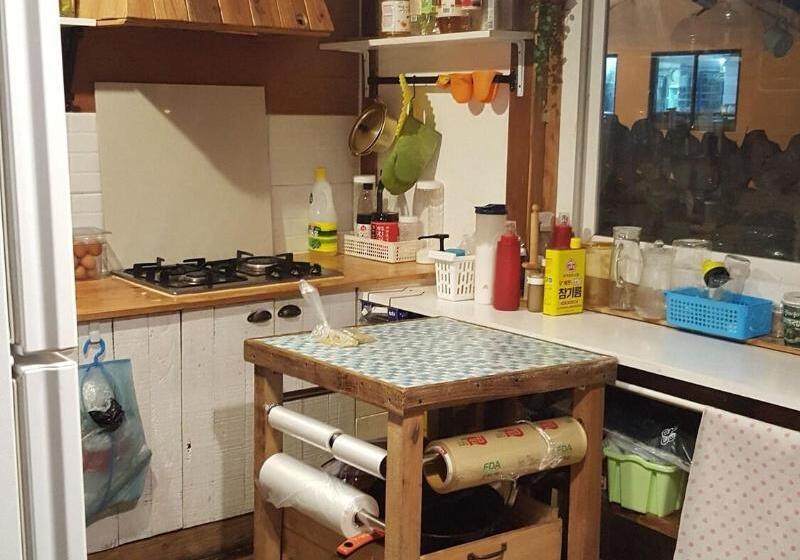 Lemon Tree Guesthouse 1 Hostel