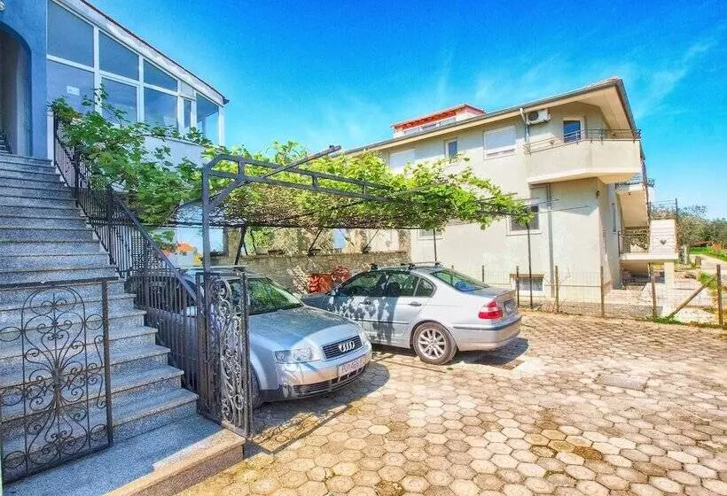 Apartments Ivo 1328