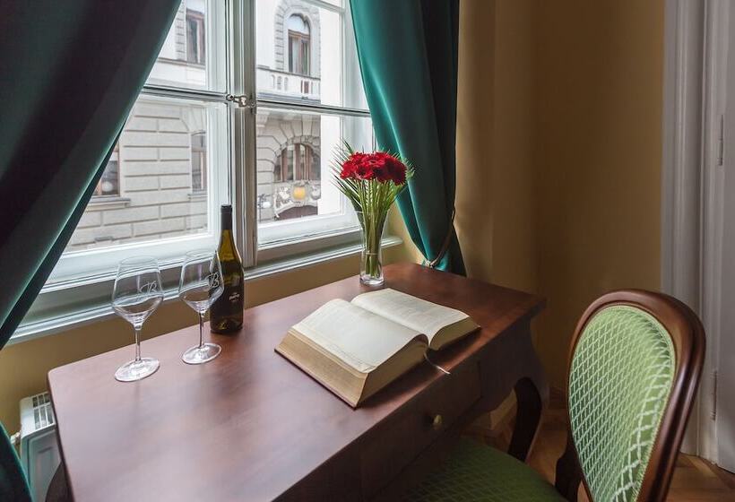 پانسیون Barbo Palace