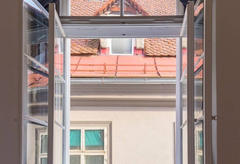 پانسیون Barbo Palace