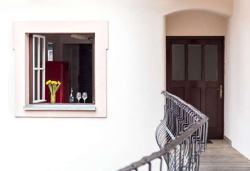 پانسیون Barbo Palace