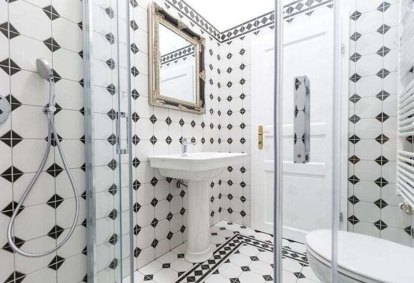 پانسیون Barbo Palace