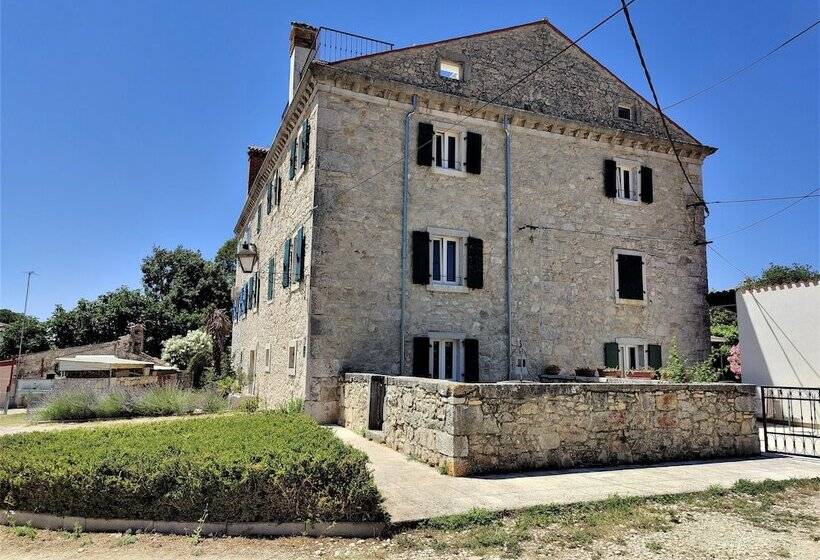 پانسیون Castello Gulich