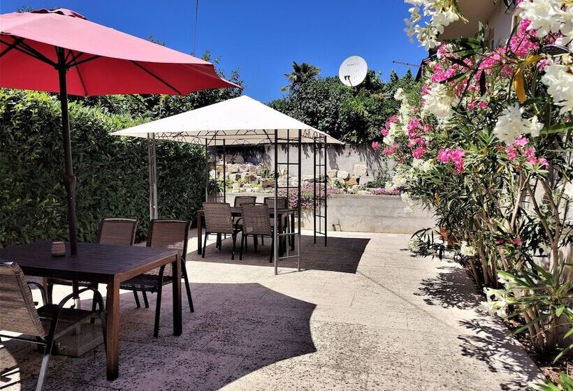 پانسیون Castello Gulich