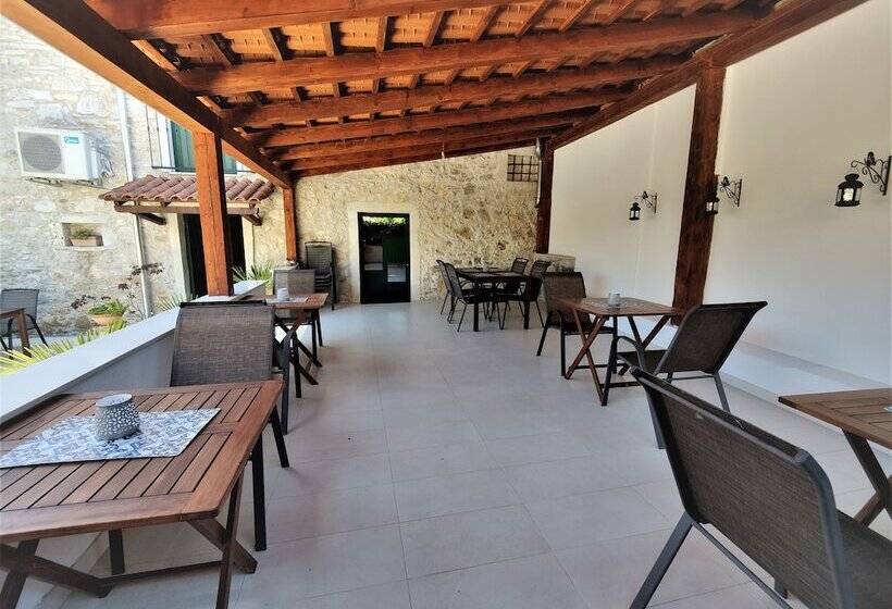 پانسیون Castello Gulich