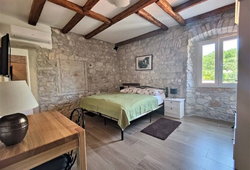 پانسیون Castello Gulich