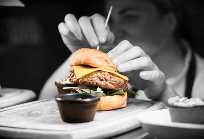 פנסיון Lodge At The Old Barracks