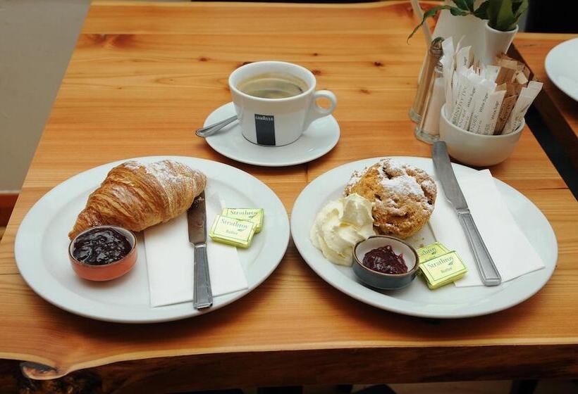 פנסיון Lodge At The Old Barracks