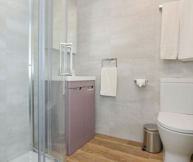 פנסיון Lodge At The Old Barracks