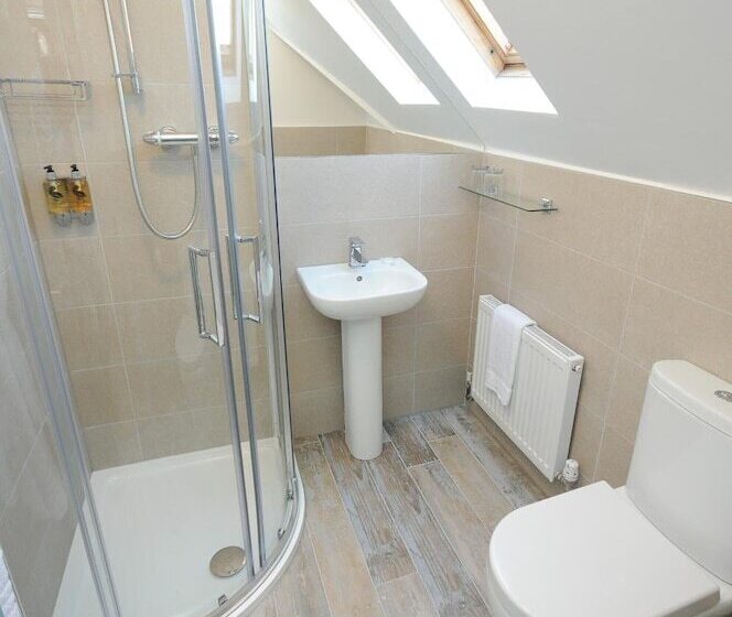 פנסיון Lodge At The Old Barracks