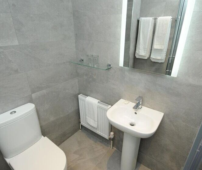 פנסיון Lodge At The Old Barracks